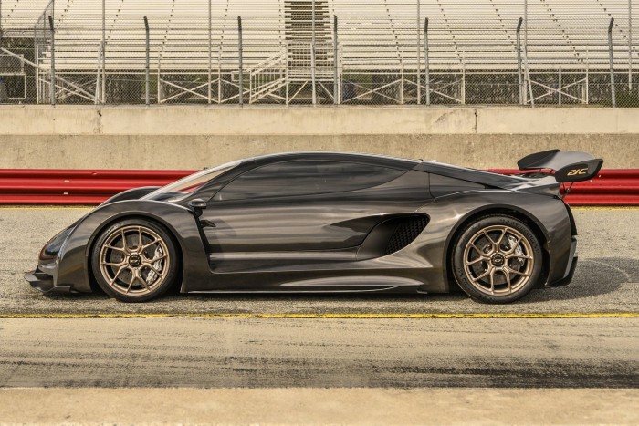 Félelmetes hibrid érkezik a semmiből 8 | Vezess Félelmetes hibrid érkezik a semmiből 8