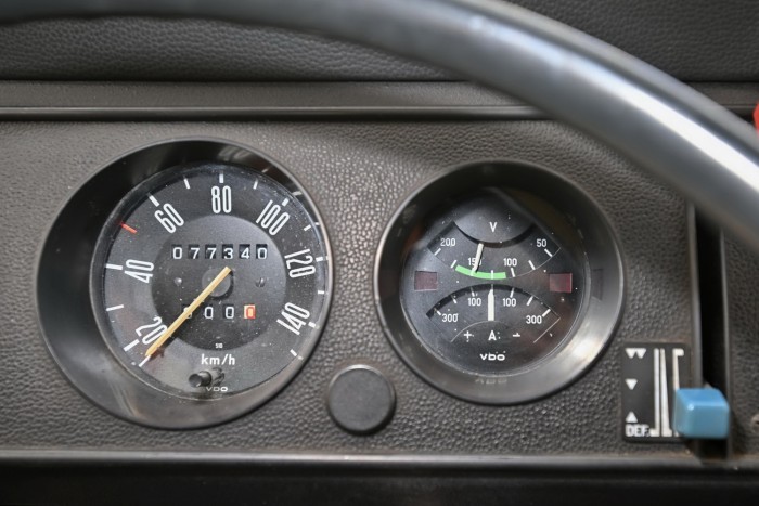 5 perc alatt kicserélték az elektromos VW T2-esek akksiját 7