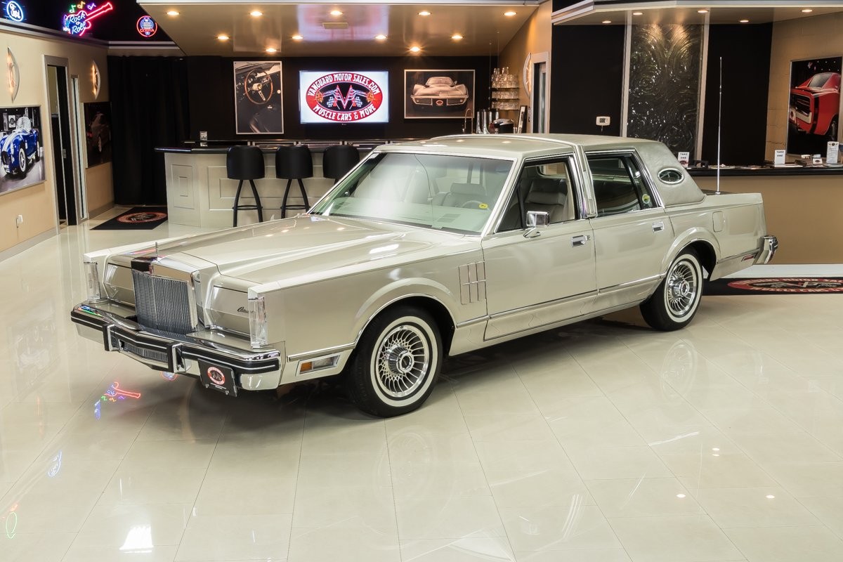 40 évesen még új ez a Lincoln Continental luxuslimuzin 5