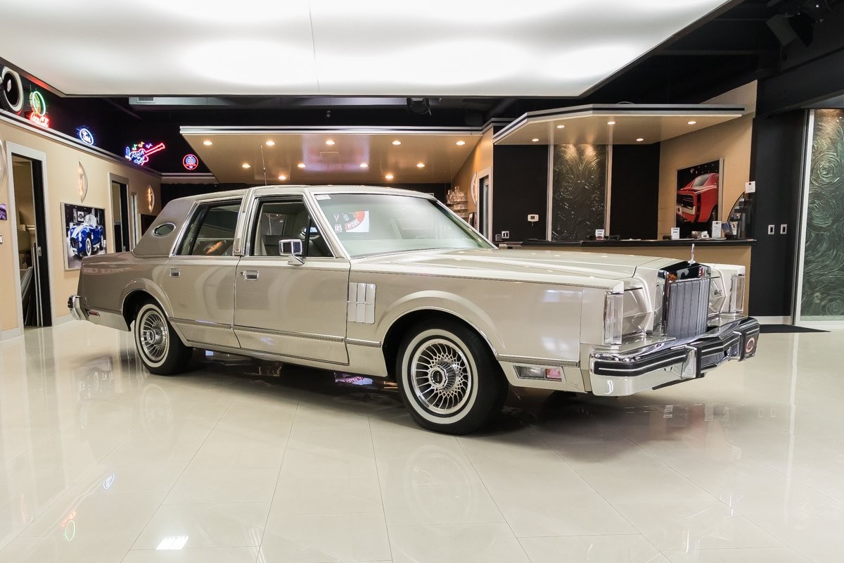 40 évesen még új ez a Lincoln Continental luxuslimuzin 7