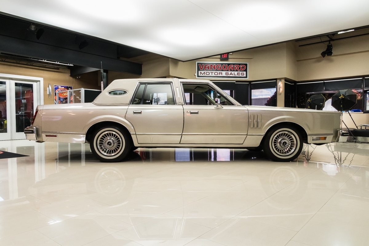 40 évesen még új ez a Lincoln Continental luxuslimuzin 4