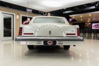 40 évesen még új ez a Lincoln Continental luxuslimuzin 25