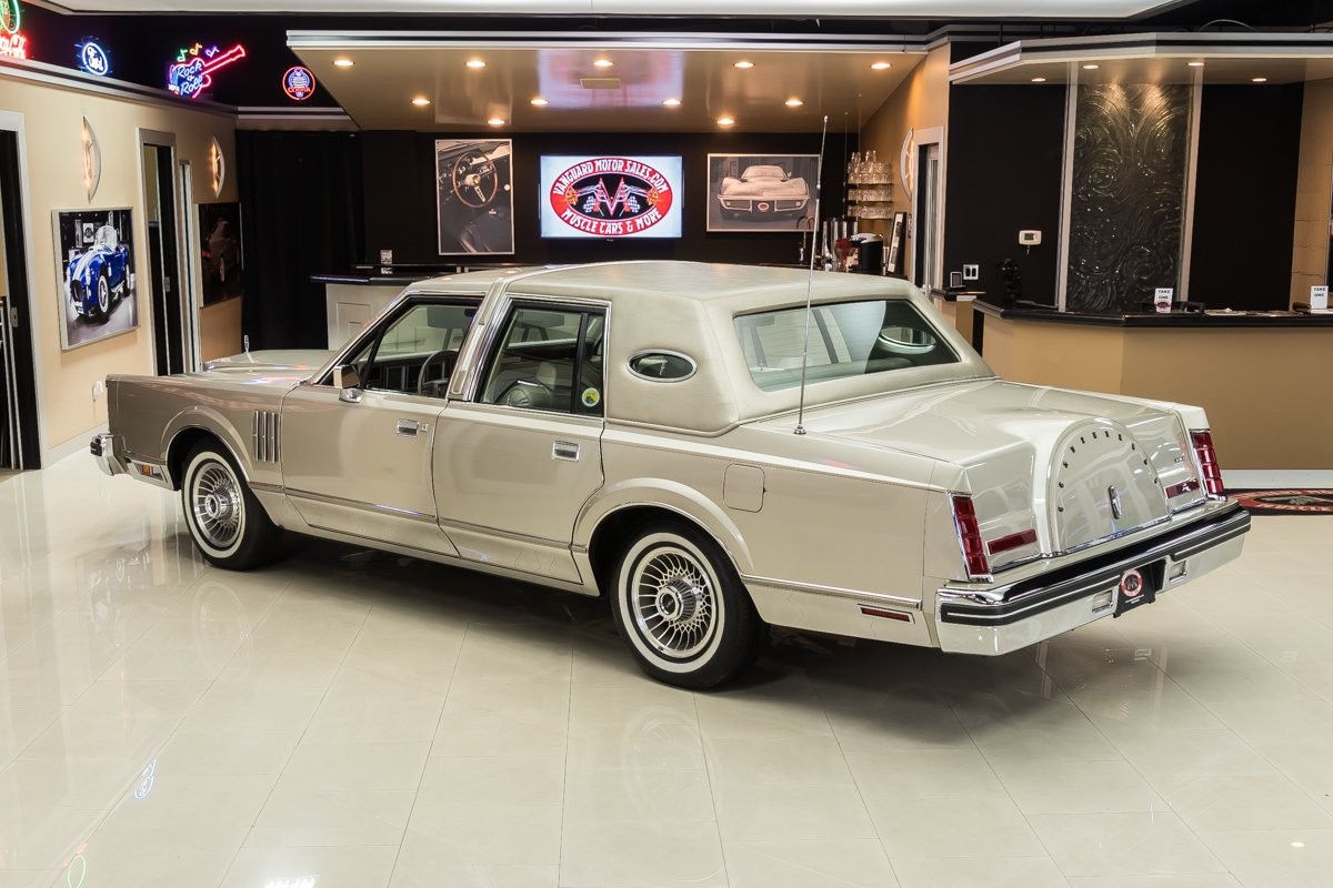 40 évesen még új ez a Lincoln Continental luxuslimuzin 1