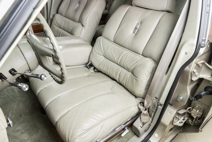 40 évesen még új ez a Lincoln Continental luxuslimuzin 6