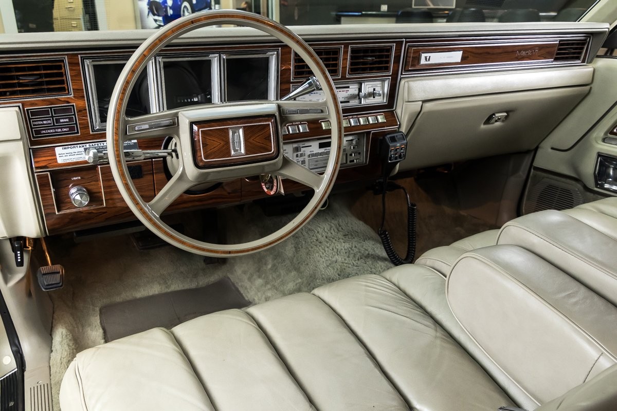 40 évesen még új ez a Lincoln Continental luxuslimuzin 12