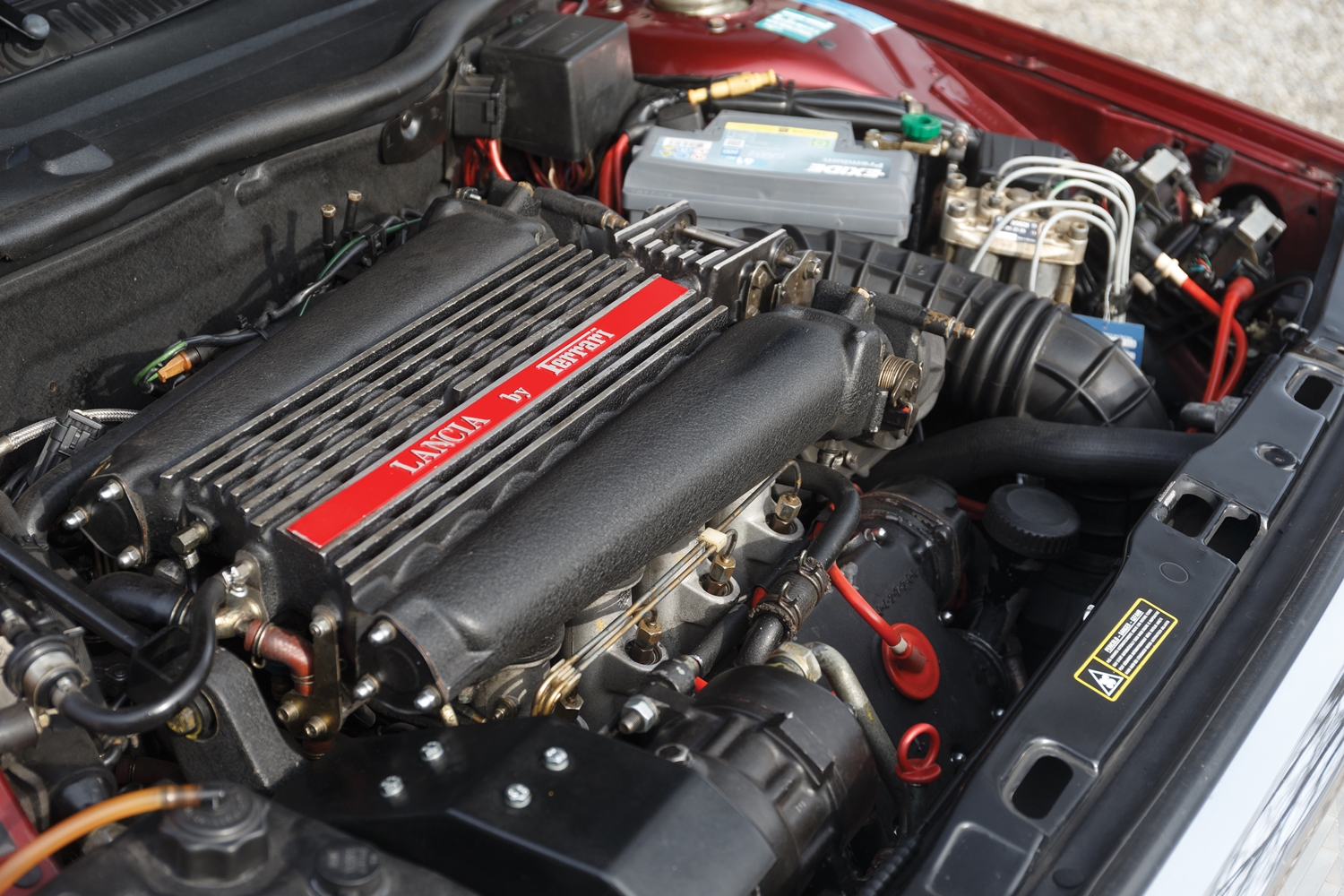 A Ferrari motoros Lancia maga a mézédes olasz luxus 9