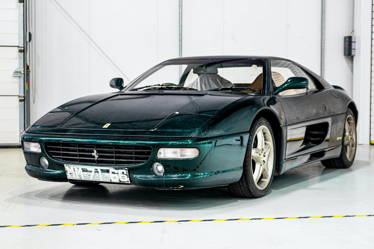 13 évre hagyták magára a ritka, zöld Ferrari F355-öst 6