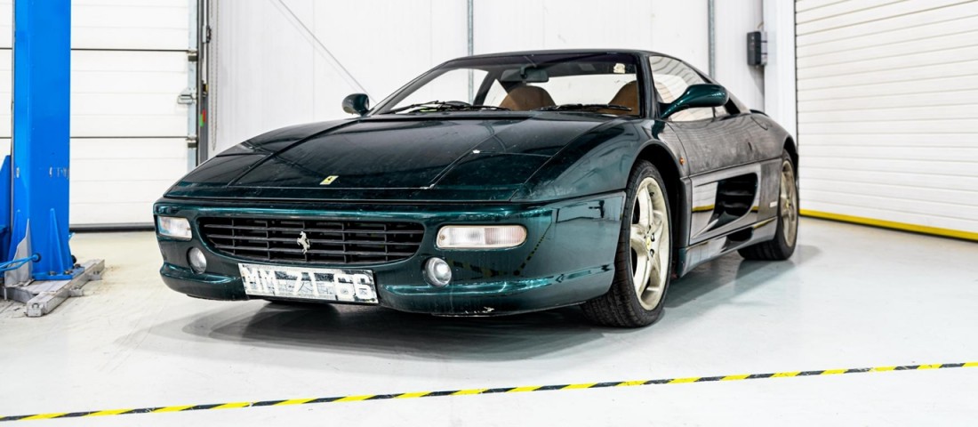 13 évre hagyták magára a ritka, zöld Ferrari F355-öst