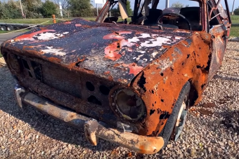 Végül mindenki megcsodálhatja a Dunából kihúzott Ladát