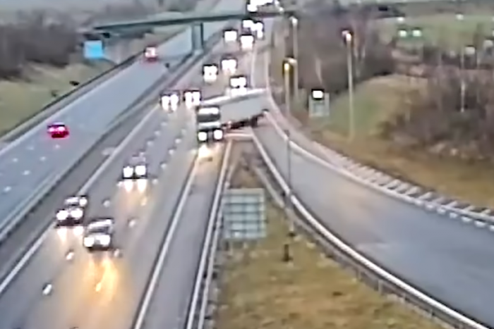 Fél év börtönt kapott a kamionos ezért a kanyarért