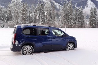Teleülve is használható egy hétszemélyes autó? - Peugeot Rifter teszt