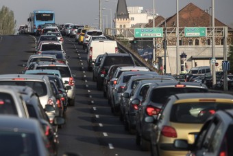 Nagy pesti kereszteződésben változik a közlekedés