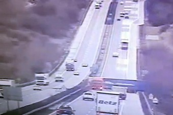 Durva videón az M1-esen történt kamionbaleset