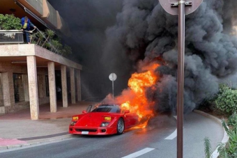 Porrá égett egy Ferrari F40 Monacóban, egy helyi lakos az erkélyről próbálta oltani