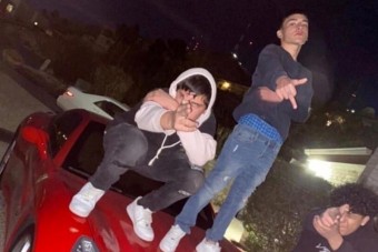 Lebuktak a Ferrarin pózoló fiatalok