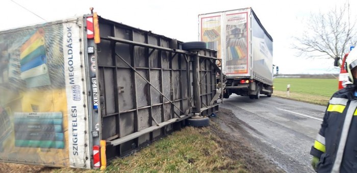 Fotókon az országra lecsapó, kamionokat borogató vihar 5 Fotókon az országra lecsapó, kamionokat borogató vihar 5