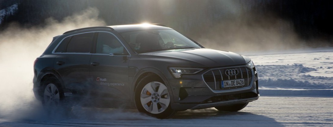 Autóval hajtott a sípályára, bilincsben vitték el