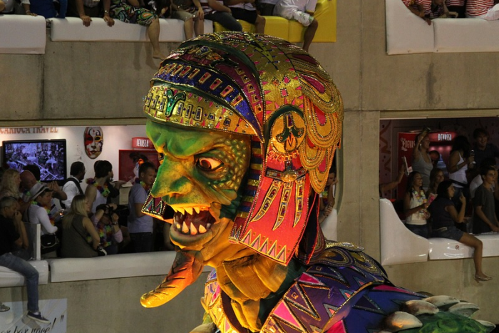 Robotokkal lép fel az egyik szambaiskola a riói karneválon