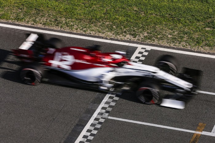 F1: Beindították Räikkönen új autóját