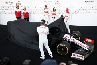 F1: Megérkezett a két utolsó autó