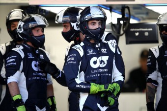 F1: Duplázzák a csapatokat a koronavírus miatt