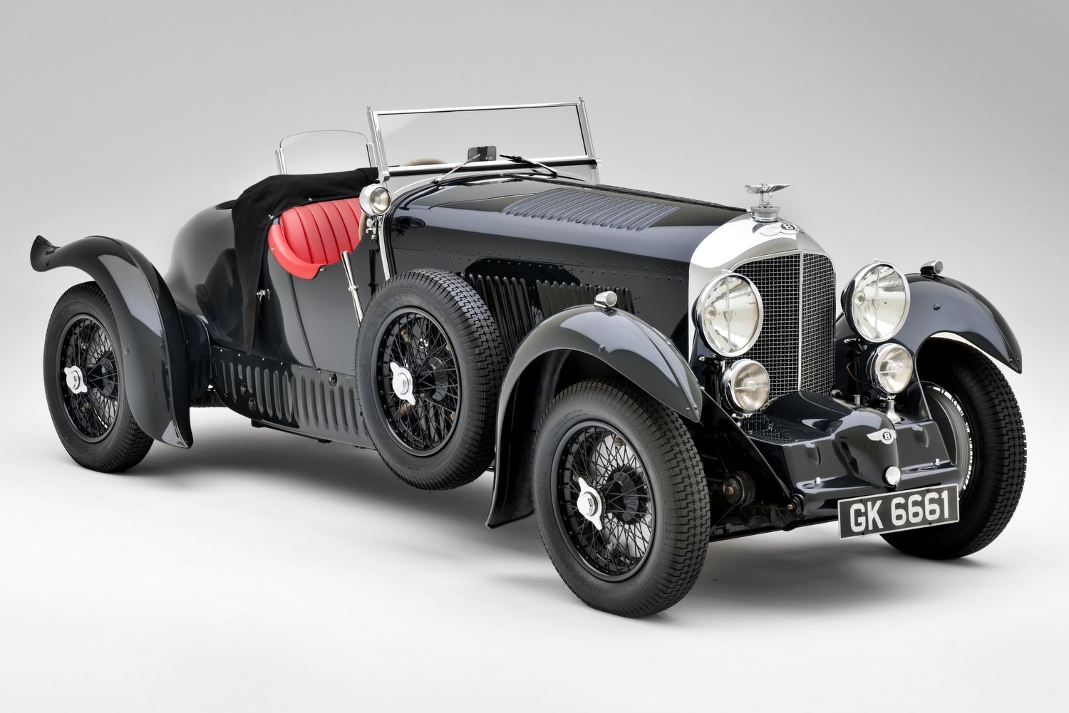 90 éve nem épített ilyen autót a Bentley 5