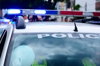 Vészfékezésbe halt bele a busz utasa