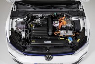 Egyszerre debütálnak a VW Golf sportverziói 94