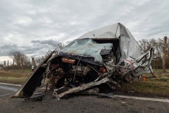 Megrázó fotókon a 6-os úton történt tragédia