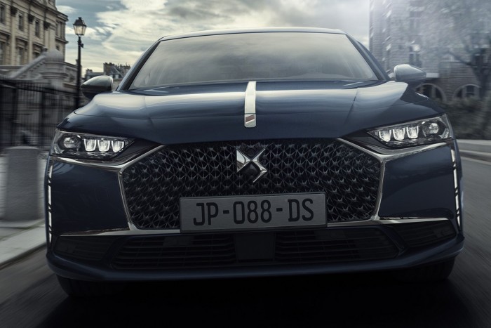 Új csúcsmodellt kap a francia luxusmárka 7