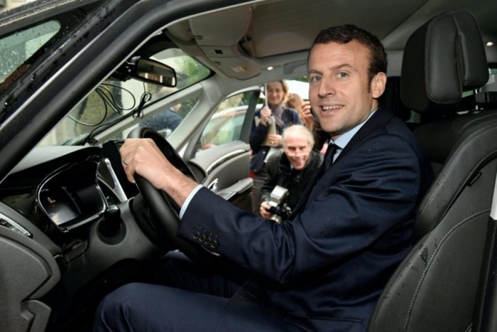 Lerobbant a francia elnök alatt a páncélozott Renault Espace