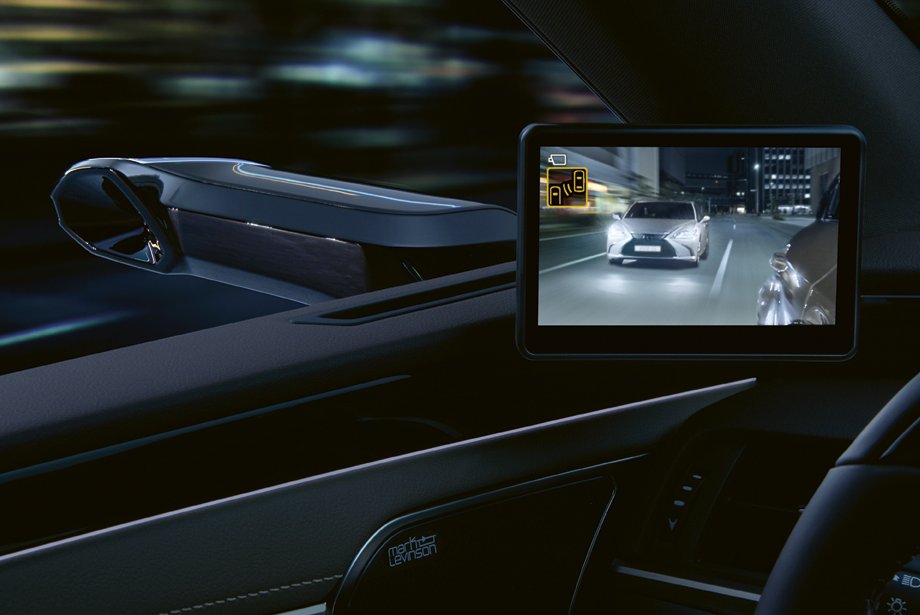 Jön Európába a tükör nélküli Lexus 5