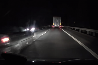 Záróvonal, sötét éjszaka, jönnek szembe? Van akinek semmi sem számít