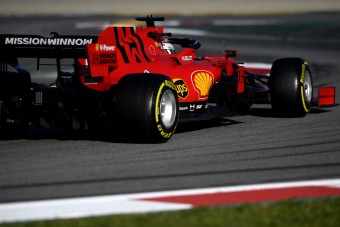 F1: A Ferrari tagadja a motortrükközést