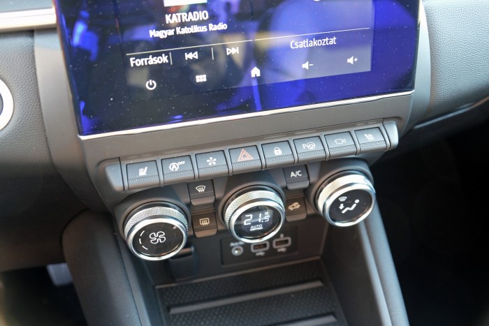 Nagyobb, tágasabb, okosabb lett a Renault Captur 11