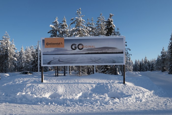 Megnéztük, mennyit fejlődtek a téli gumik 30 év alatt 12