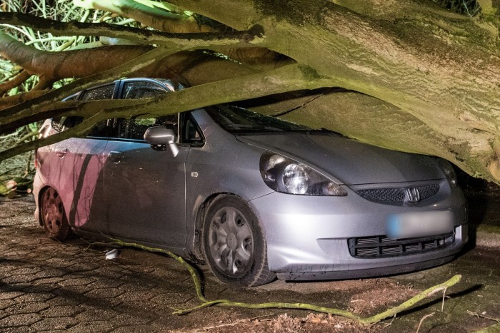 Már halálos áldozata is van a mai szuperviharnak 6