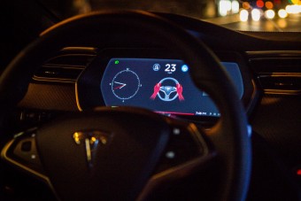 Állami büntetőügy indult a Teslák önvezető rendszere miatt