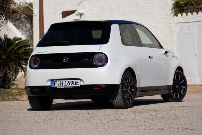 Imádni való apró villanyautó: Honda e 100 Imádni való apró villanyautó: Honda e 100