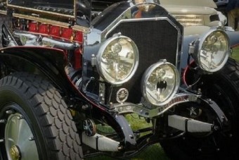 Mindent visz ez a százéves batmobil