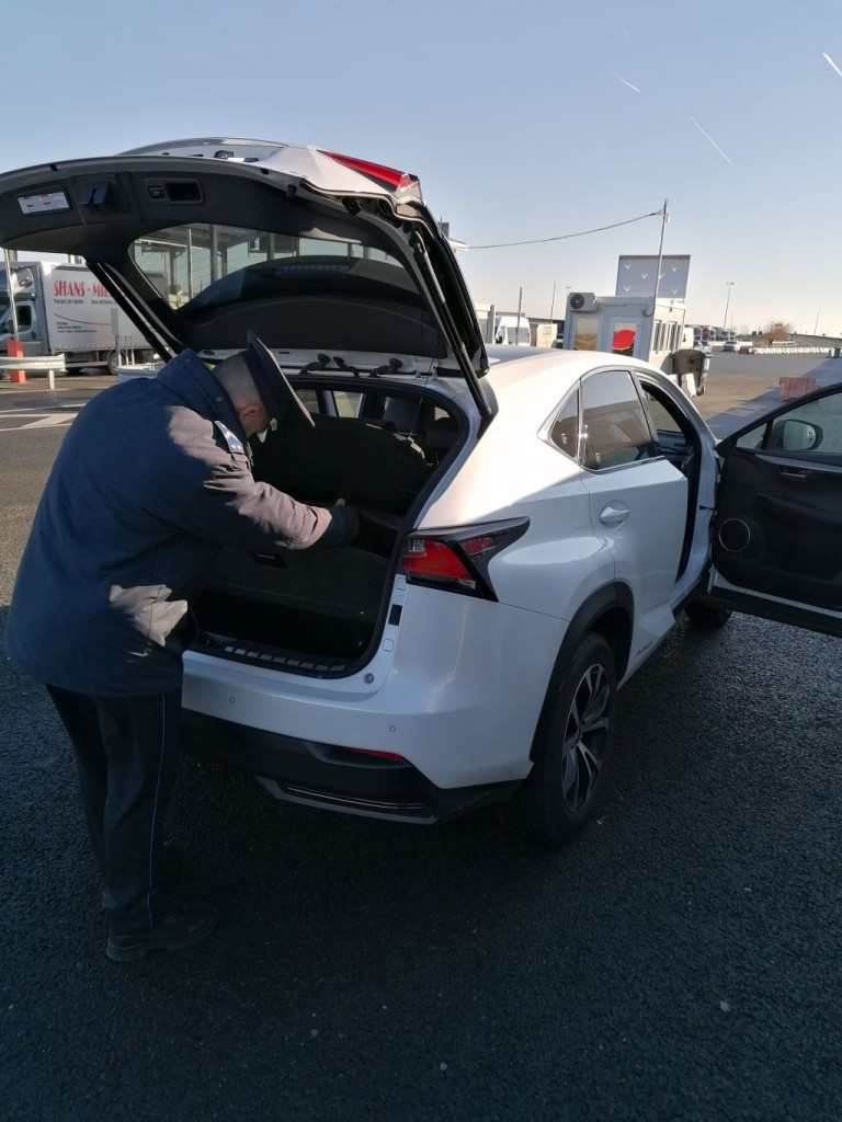 Ami csak lehetett, az hamis volt ezen a Lexuson 1