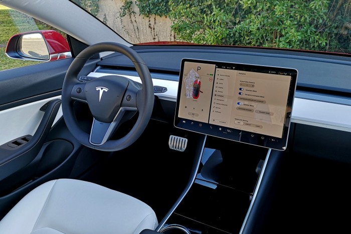 Meglepetés: nyereséget termelt a Tesla