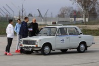 Ez a magyar Lada-taxi leárnyékol minden Mercedest 49