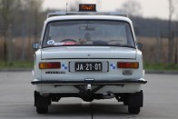 Ez a magyar Lada-taxi leárnyékol minden Mercedest 57
