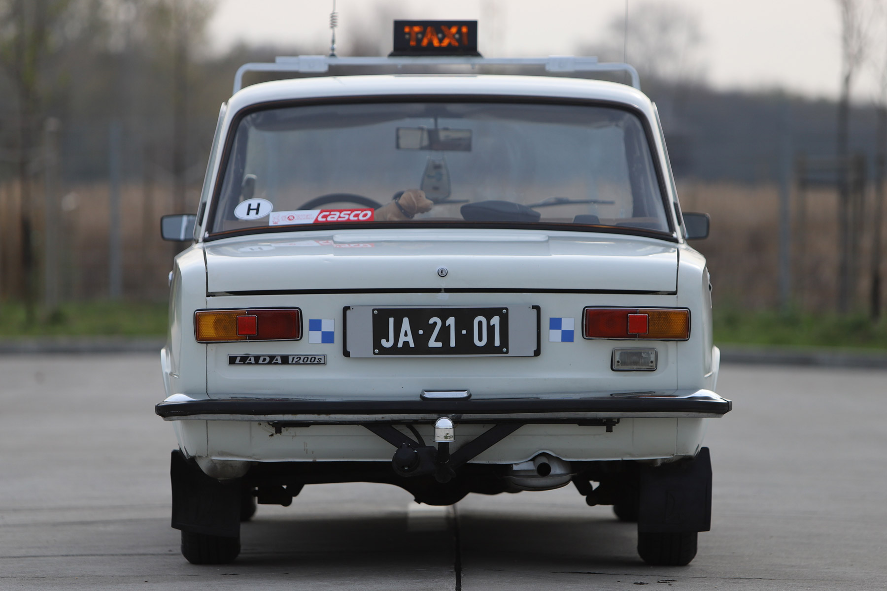 Ez a magyar Lada-taxi leárnyékol minden Mercedest 11