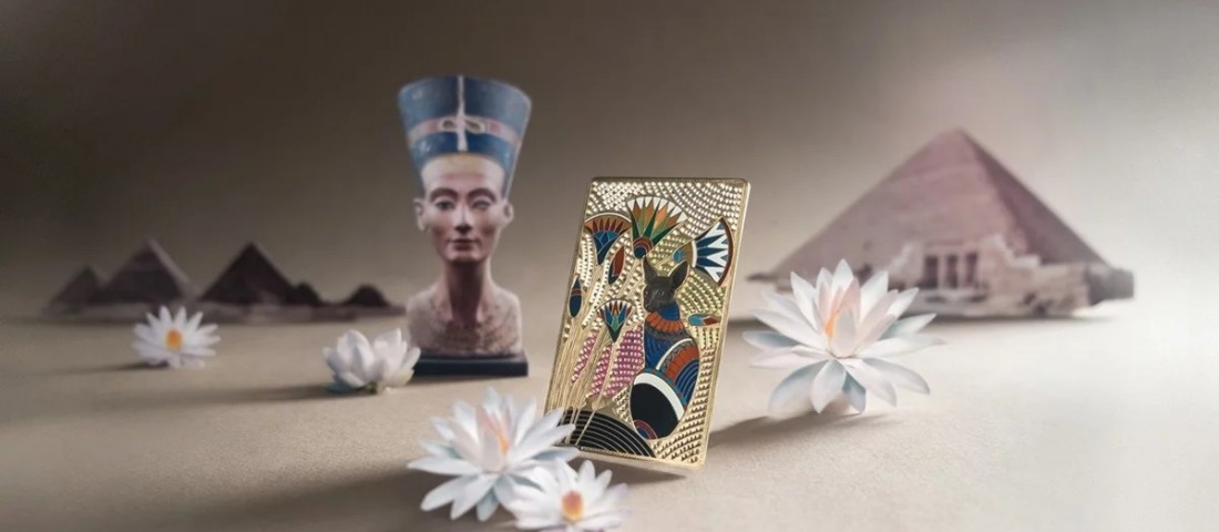 Sorban állnak a gazdagok ezekért a bankkártyákért