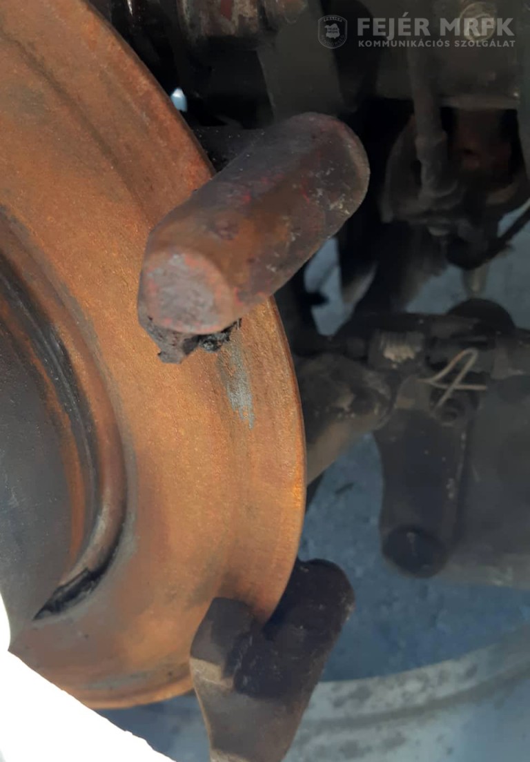 Elképesztő fék nélküli autót fogtak Fehérváron 2