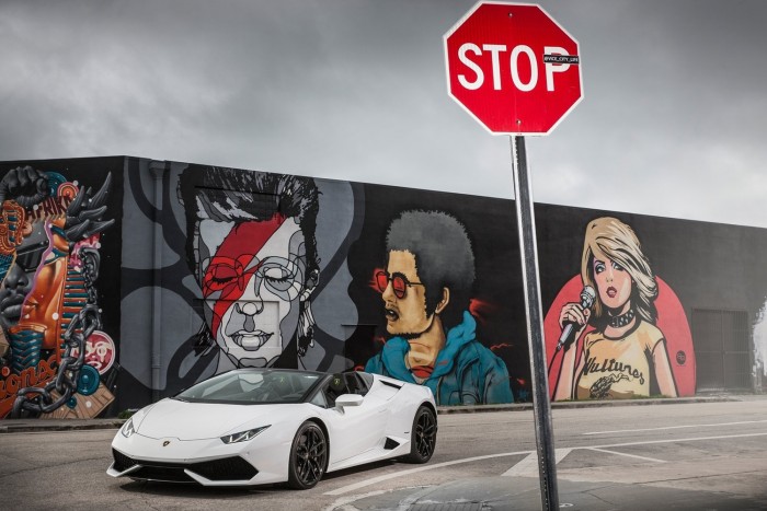 Megromlott Lamborghini miatt perelnek