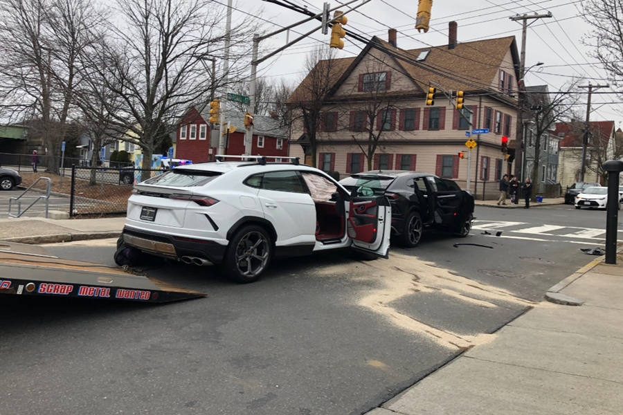 Tinik loptak el két Lamborghinit, aztán összetörték 6