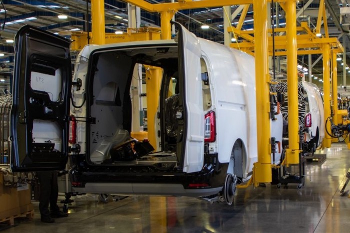 Érkezik az elektromos taxifurgon 6